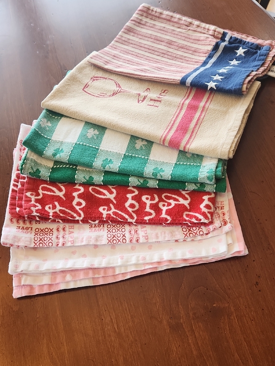various Other - Set Of 8 Assorted Seasonal Kitchen Towels - Red, Green, Pink, Blue, Cream